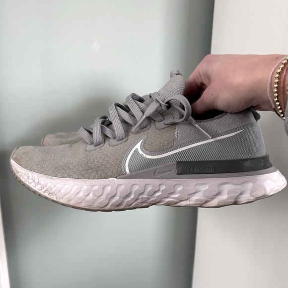 Nike infinity react tennis shoes - Picture 5 of 6